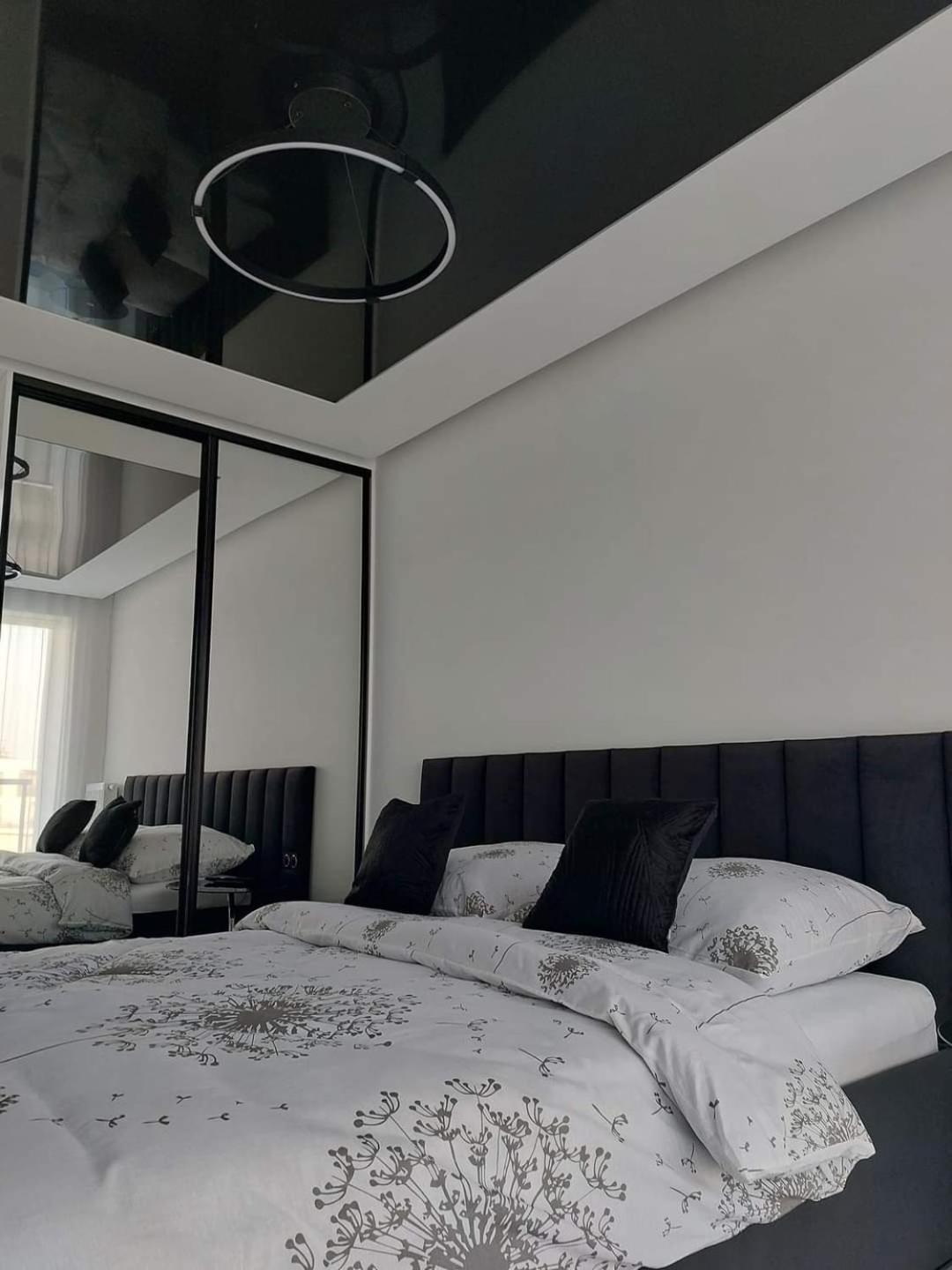 Westin House Black