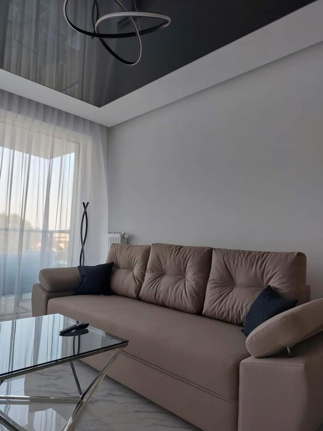 Westin House Black